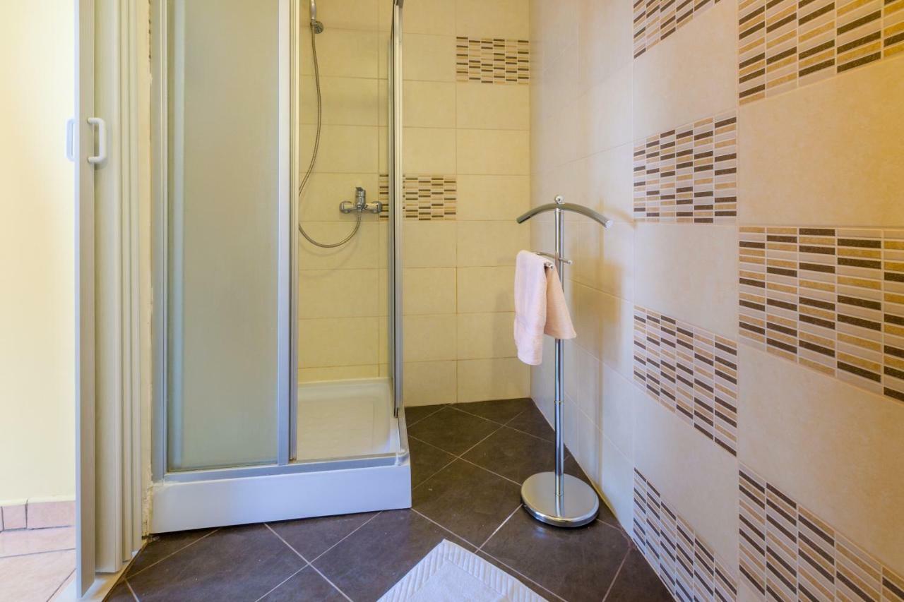 Apartmani Iris I Ana Crikvenica Exteriér fotografie